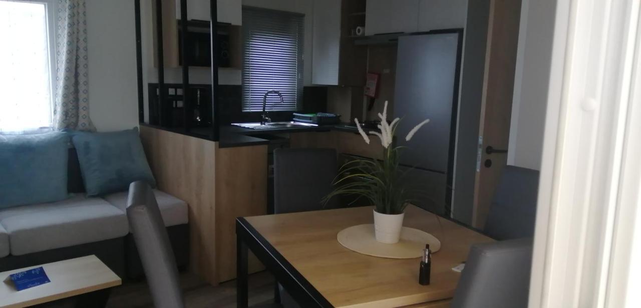 Mobil home moderne neuf et ultra équipé de 6 à 8 couchages avec WE ALL INCLUSIVE Canet-en-Roussillon Extérieur photo